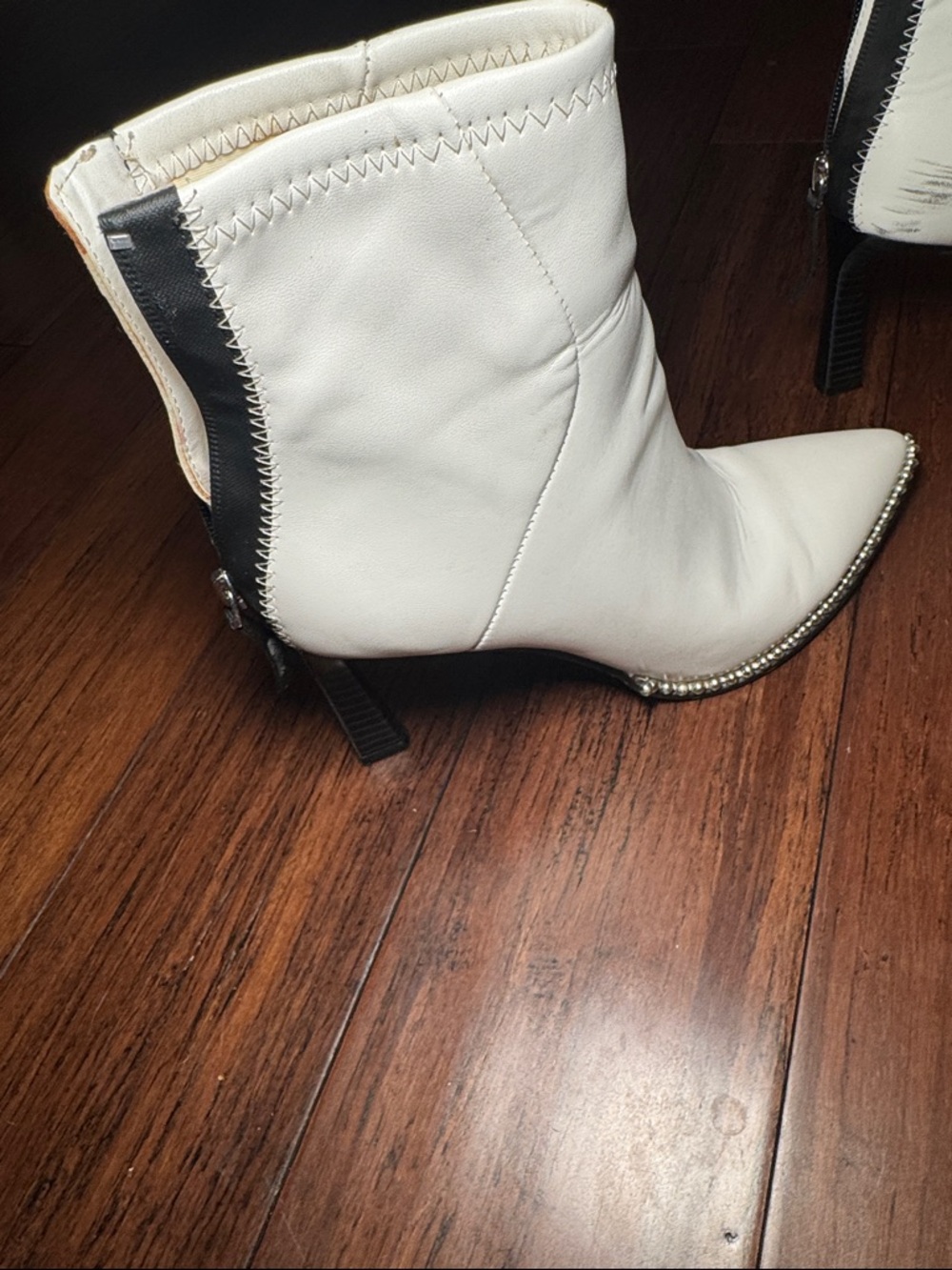 👑👑👑BCBGeneration White Pointed Toe Rhinestone-Trim Ankle Boots READ DESC - Picture 3 of 9